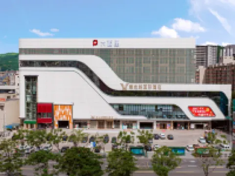 維也納國際酒店（廣州大源裏廣場大源輕軌站店） 鄰近大源站的酒店