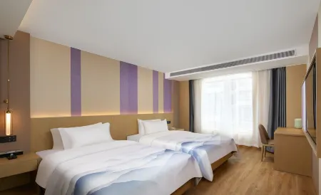 Fengyuan Century Hotel (Xichang Yuelianghu Wetland Park Branch) Отели рядом с достопримечательностью «Xiaoyucun»