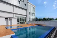 Favehotel Kediri - Pools