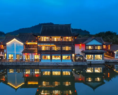 Floral Lux Hotel·Lotus Pond Moonlight hotel (Shaoxing Keyan Scenic Area) Hotels near Shaoxing Keyan Mountain