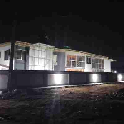 Houseproud Serviced Apartments Hotel Exterior