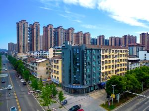 Yuexiang Smart Hotel (Chibi High-speed Railway Station)