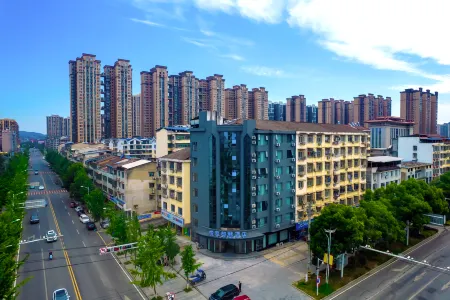 Yuexiang Smart Hotel (Chibi High-speed Railway Station) Отели рядом со станцией Chibi Railway Station