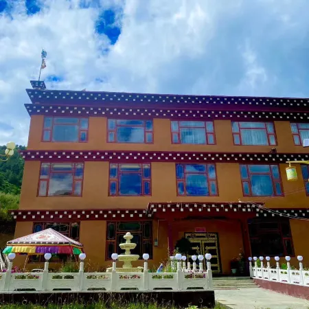 Genie Ekang Manor