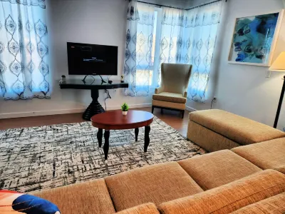 StaysPro - Cityscape Luxury Rental Homes in the Heart of Los Angeles 리카르도 라라 리니어 공원 주변 호텔
