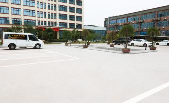 Interstate Honghu Hotel