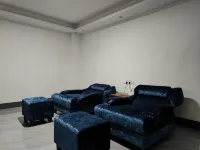 Linhai Jingjiangli City Light Stay (Yintaicheng Yaoda Department Store)
