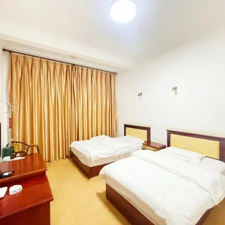 Luoping Ruoshui Business Hotel