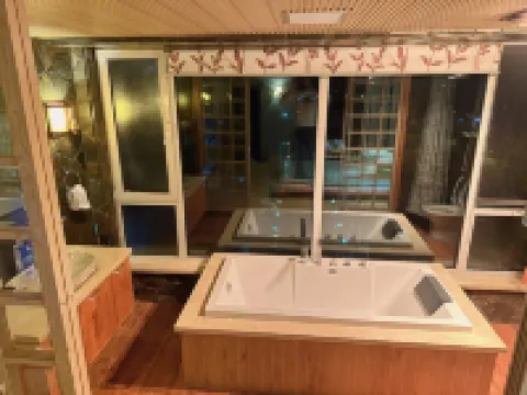 Dandong Jianghucheng Elegant Restaurant Japanese Hot Spring Apartment