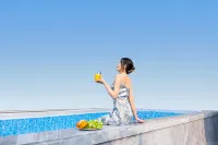 HOWARD JOHNSON Life - Rooftop Pools