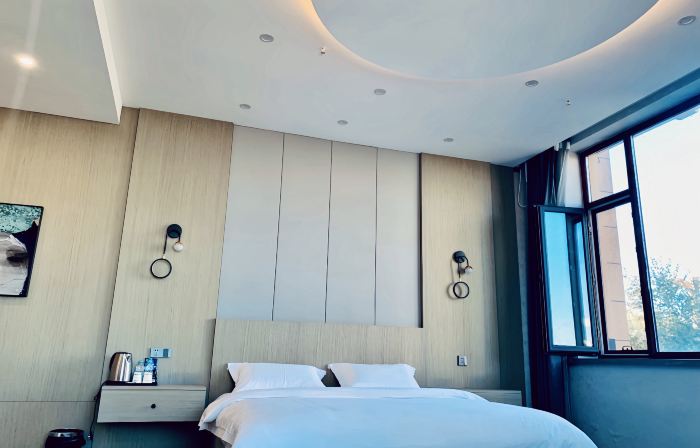 Arong DC Theme Hotel