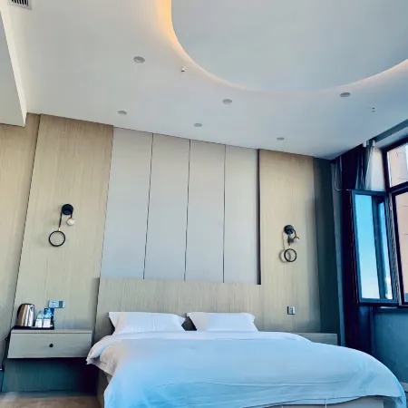Arong DC Theme Hotel