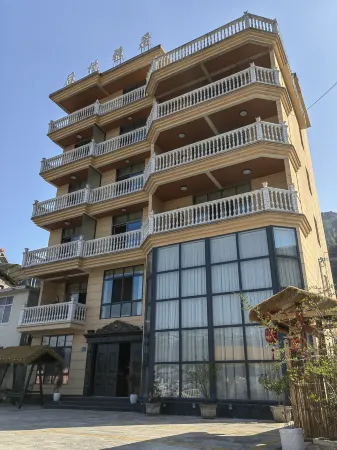 Hefeng Houcun Yaju Homestay Отели рядом с достопримечательностью «Ping Shan»