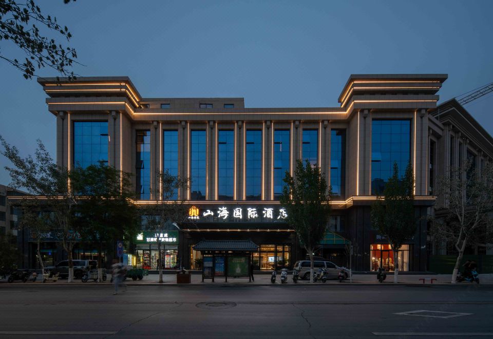 3. Hilton I..
