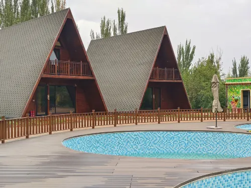 Fireworks Town | Daihuagu Sand Therapy Swimming Pool Resort (Turpan Grape Valley Scenic Area) - บ้านพักหลังเล็ก