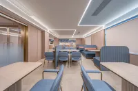 Home Inn (Manas Zhonghua West Road Fenghuang Shopping Mall Branch) Hotels in Manas County