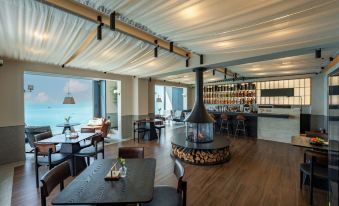 Floral Hotel · Island South Hotel