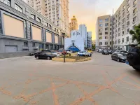 Manzhouli Yunbian Sightseeing Hotel Apartment (Huadu Building High-rise Branch) - parking