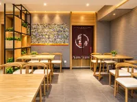 Super 8 Hotel Premier (Fushun North Railway Station, Jiangjun) - parking