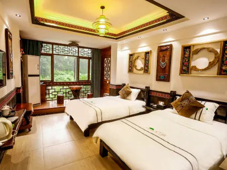 Hua Qianshu Inn (Furong Town Da Waterfall Branch)