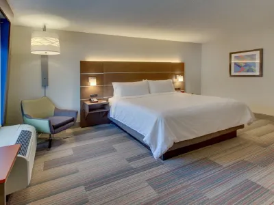 Holiday Inn Express & Suites Atlanta N-Perimeter Mall Area Hotels in Sandy Springs