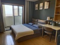 银川艾青公寓式酒店 - 北欧时光巨幕投影大床房