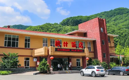 Maple Leaf Hotel Kuandian Overbridge Отели в г. Куаньдянь