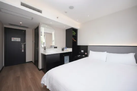 Ibis Hotel (Beijing Shichahai Gulou Street Metro Station) Отели рядом с достопримечательностью «Yigongmen»