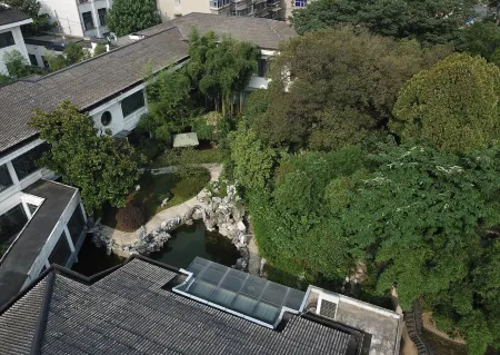 Yangzhou Slender West Lake Wisteria Hotel