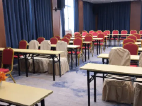 Peninsula International Hotel Hotels in Lichuan