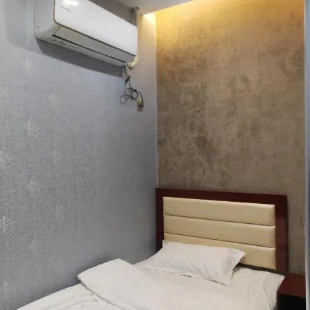 Xi County Yueke Express Hotel (Renmin Hospital)