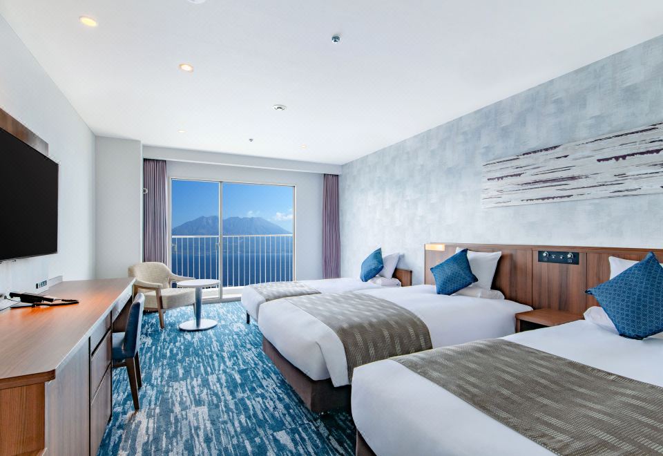 람브란트 호텔의 실외 수영장 모습