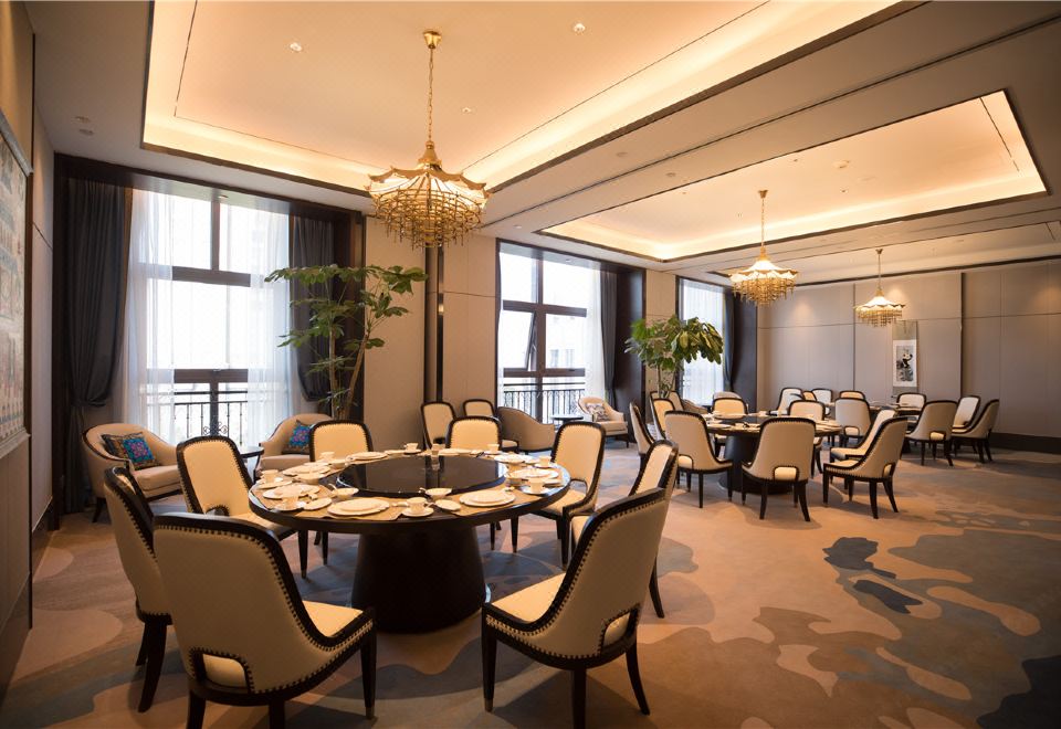 Howard Johnson Bayan Plaza QidongHotel Overview