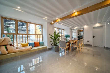 Huashijian Inn (Lijiang Ancient City Mufu Branch)