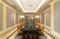 Vienna Hotel (Qingyuan City Plaza Lianjiang Road)