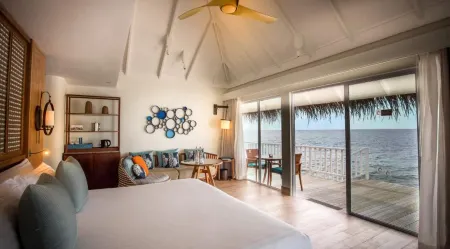 Centara Collection Machchafushi Island Resort & Spa Maldives Отели рядом с достопримечательностью «Лили Бич Резорт & Спа»