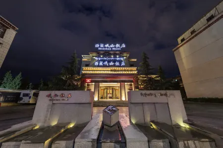 Minshan Hotel Отели рядом с достопримечательностью «Chagpori»