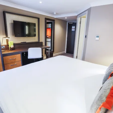 DoubleTree by Hilton London Ealing Отели рядом с достопримечательностью «Чизвик»