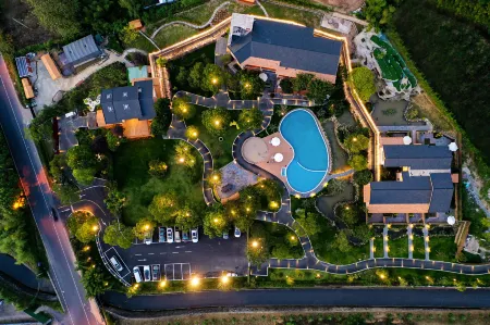 Trip.com Group Country Retreats(Anji Junde Yuxiu Joint Resort) Отели рядом с достопримечательностью «Lingfeng Mountain Sceneic Area»