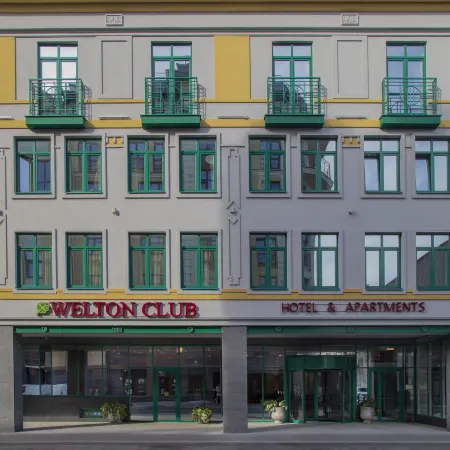 Велтон Клаб Отель и Апартаменты (Welton Club Hotel & Apartments) Отели рядом с достопримечательностью «Крестовский остров»