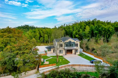 Lock Mountain Homestay Отели рядом с достопримечательностью «Pingqiao Stone Dam»