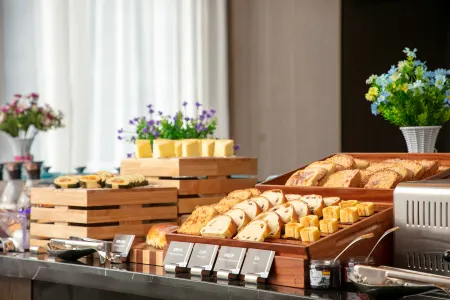 Metropolo Hotel (HongHu YuSha Road)