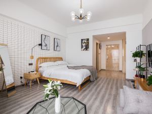 A Lily Smart Home Stay (Ningbo Yinzhou Wanda Store)