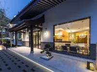 Jianguo HIDDEN Hotel (Nanjing Sun Yat-sen's Mausoleum Area Wutong Avenue) Hotels near Nanjing Andover Under Water World