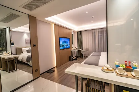 Hotel Lupo Отели рядом с достопримечательностью «China Yibin Yangtze River Landmark Square»