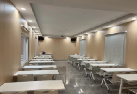 GreenTree Inn Hotel (Huainan City Square South Road Yizhong Branch)