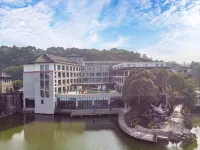 Howard Johnson Yilin Hotel - Parkering