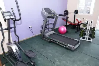 Glo-Ran Hotel and Event Place - Gym