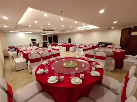 Junyi Hotel (Changning Government Plaza) Отели в г. Чаннин