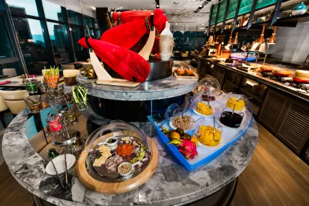 Renhuai Days Hotel Отели рядом с достопримечательностью «Red Army Sidu Chishui Memorial Park»